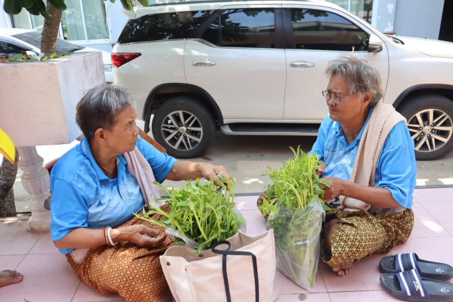 โรงเรียนผู้สูงอายุสัปดาห์ ที่ 4       กิจกรรมปลูกต้นไม้ลดโลกร้อน