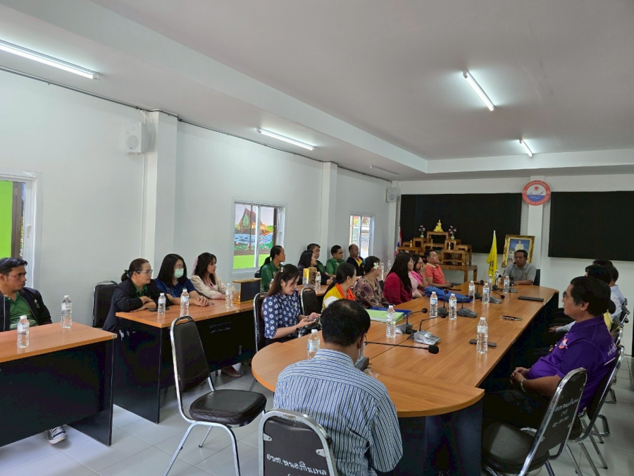 ประชุมประจำเดือนผู้บริหาร พนักงานส่วนตำบล พนักงานจ้างและลูกจ้าง องค์การบริหารส่วนตำบลหนองกินเพล